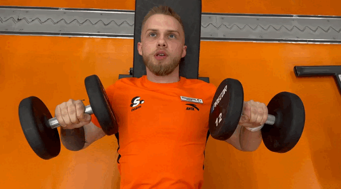 Жим гантелей лежа на наклонной скамье. Техника, ошибки и противопоказания – 4